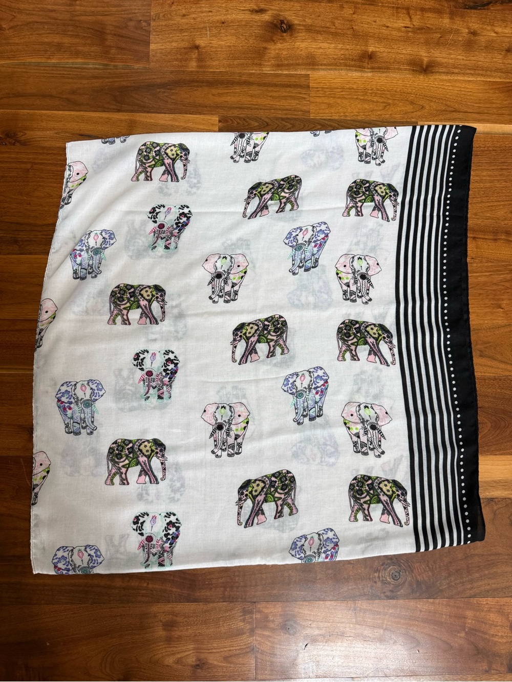 Elephant Infinity Scarf OS - Picture 2 of 8